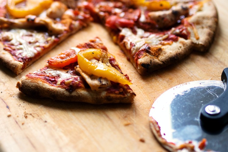 Thinly Sliced Tomato and Pepper BBQ Chicken Pizza - Pizza Recipe
