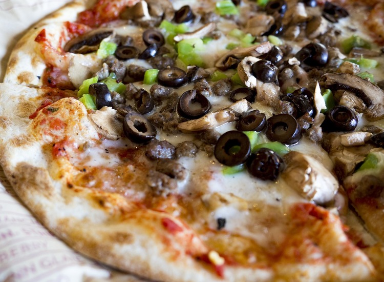 Mushroom, Cheese and Black Olives Pizza - Pizza Recipe